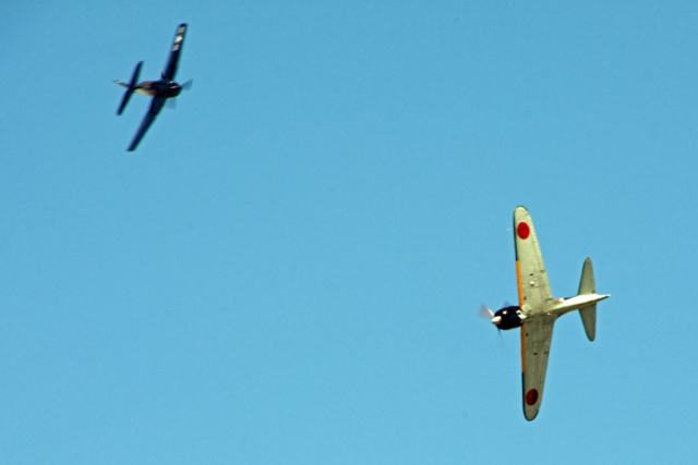 Japanese Zero turning inside a US Navy fighter. 2016-08-07 Hillsboro Air Show (300)