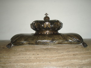 Crown on casket of Bonnie Prince Charlie & King James