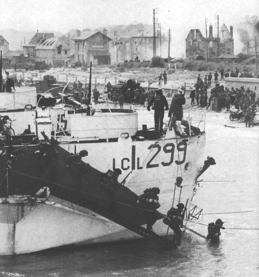 BSA Canadians_Landing Craft Infantry, Large LCIL299 soldiers disembarking carrying BSA Airborne Bicycles.(detail)