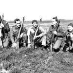 1944-04-21 2 Queen's Own Rifles sniper students England (L&AC MIKAN 3596795)