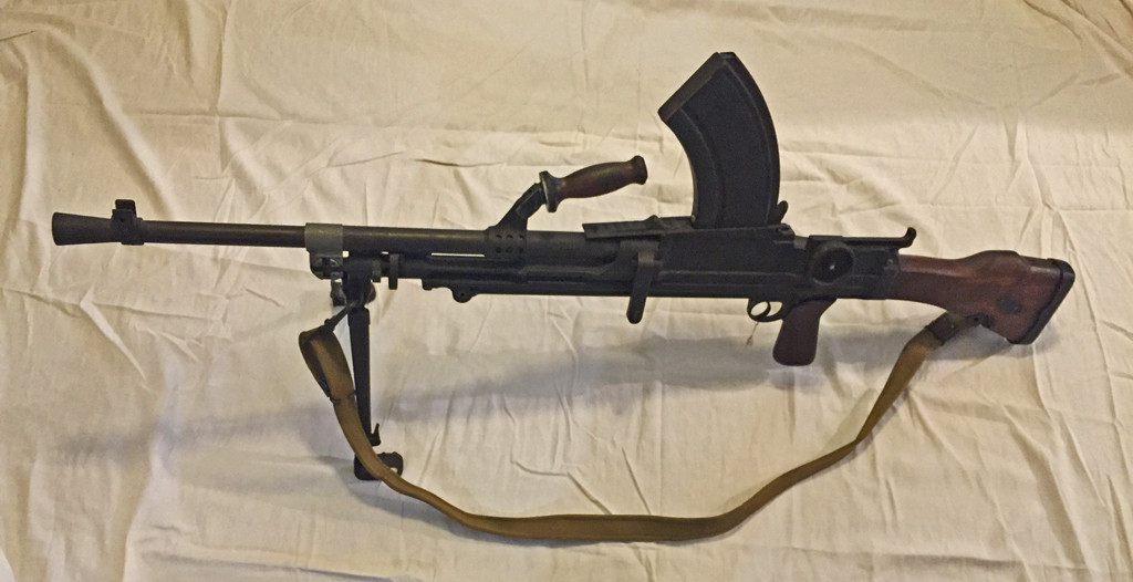 Bren MK I M DEWAT 2T1132 1942 (1) Left side