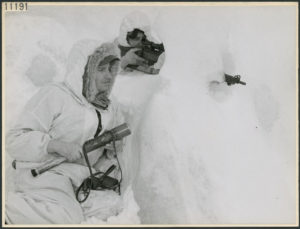1944 Lovat Scouts training in Canada. Mountaineer A Findlay sniper; Mountaineer J MacLean observer. Jasper Alberta (L&AC MIKAN 4295693)