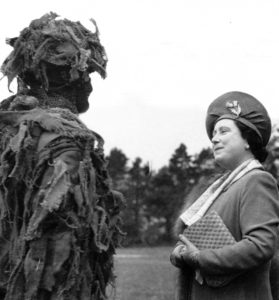 Queen inspecting a Canadian soldier.