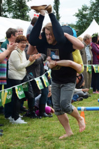 Scandinavian Midsummer Festival 2016-06-19 036 Wife Carrying Contest - Do not fart