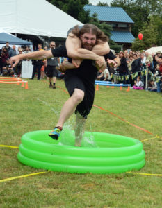 Scandinavian Midsummer Festival 2016-06-19 106 Wife Carrying Contest - Raw power!