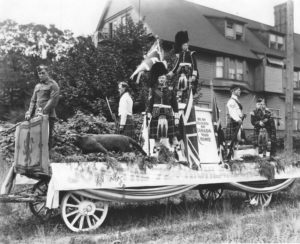 The stuffed cougar on recruiting float for parade circa 1917