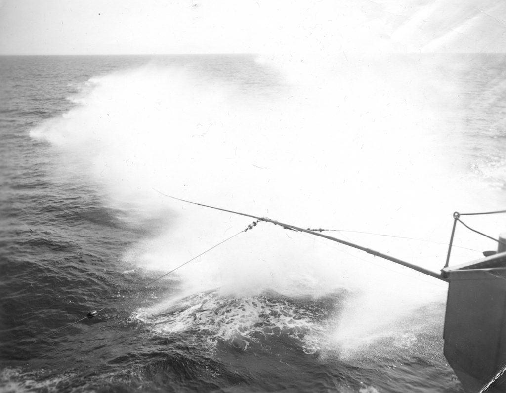 RCN Seafire ditching "WHAT HAPPENS WHEN AN AEROPLANE GOES IN THE WATER"