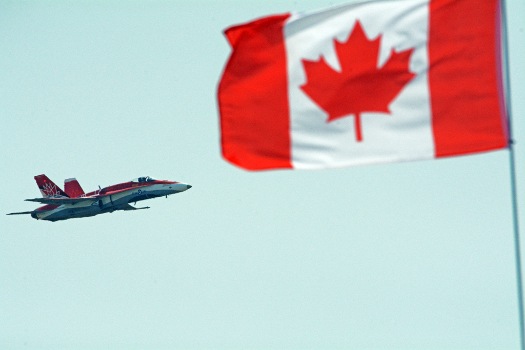 CF-18 jet fighter and the Canada Flag, Abbotsford Air Show, 2017-08-12