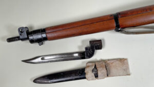 Rifle No4 MK2 June 1953 SM PF309294 -Left side fore-end and bayonet