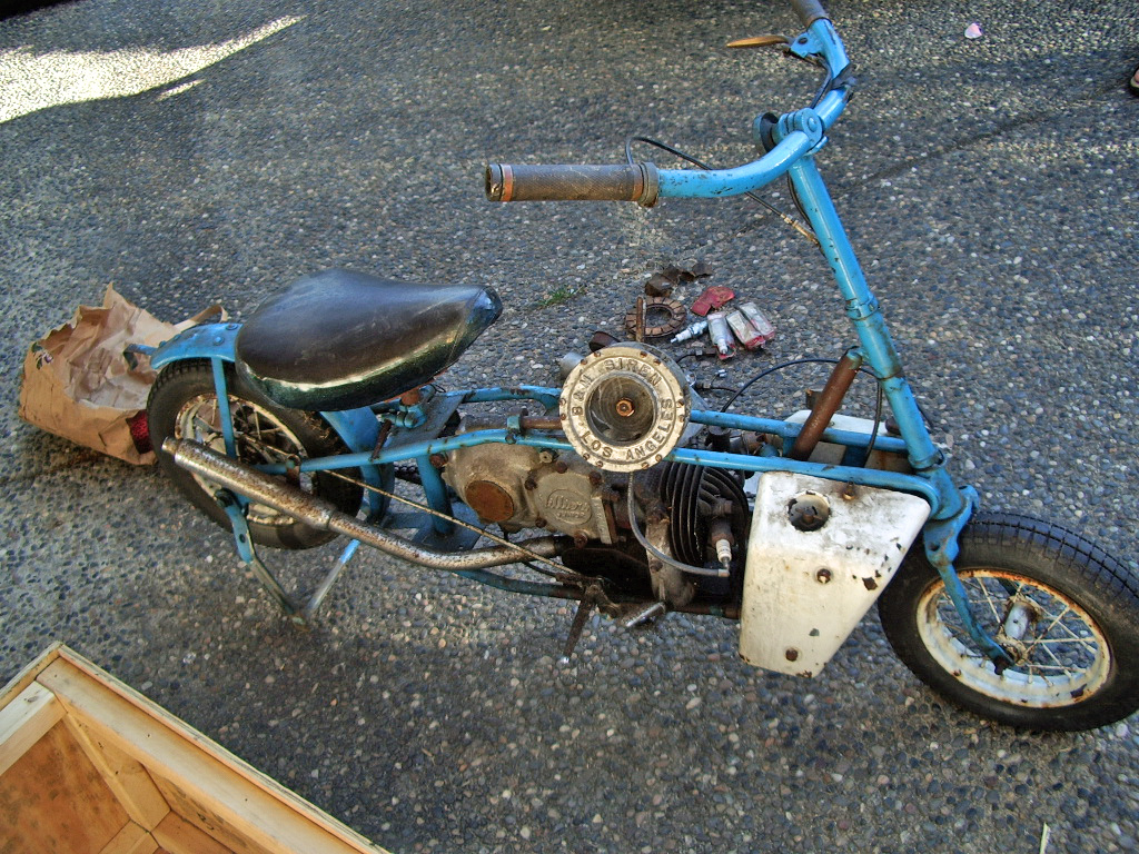 Colin Stevens' first Welbike s/n 1253 It had been used by Shriners in parades motorscooter in California, USA. They painted it blue and white.