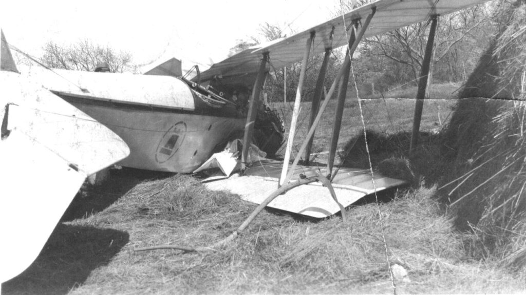 Rennie's JN-4 to crash at Beamsville, Ontario, Canada - Capt Wm. Arnott Stevens' Photo